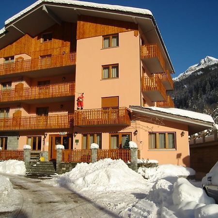 Hotel Dama Bianca Valtournenche Kültér fotó